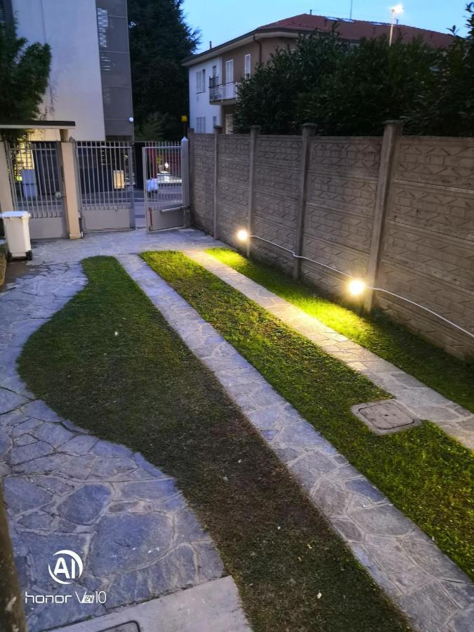 Hotel Flatmilan Cernusco Sul Naviglio Exterior foto